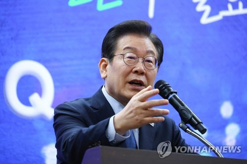 이재명 더불어민주당 대표가 지난 7일 서울 여의도 국회 의원회관에서 열린 정책소통플랫폼 '모두의질문Q' 출범식에서 격려사를 하고 있다. [연합뉴스]